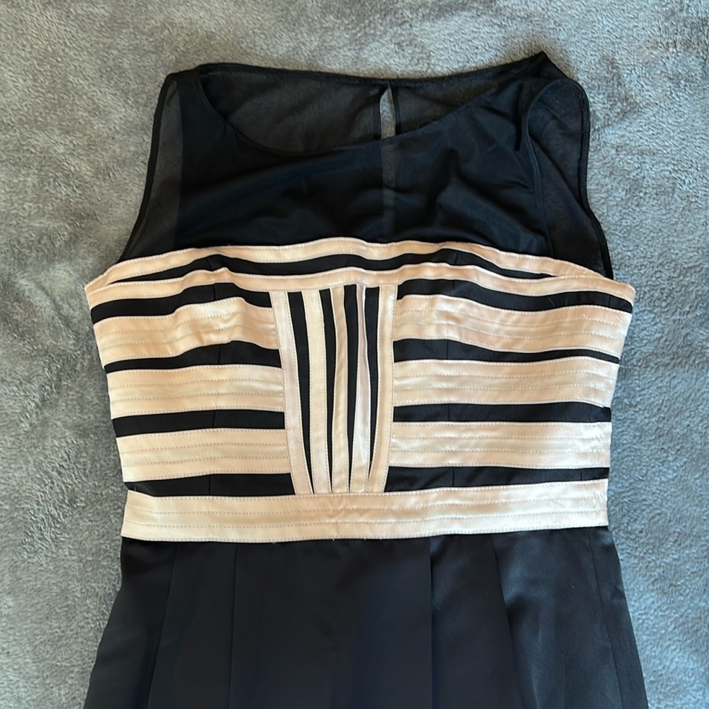Women. Maggy London Dress. With Beige stripes. Short thigh length. Size 4.
